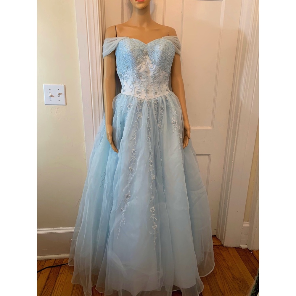 Gorgeous Jr’s Baby Blue Beaded Pageant Gown Sz 1/2